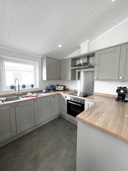 Diddly Squat Lodge With Hot Tub, Pendle View Holiday Park Clitheroe Exterior foto