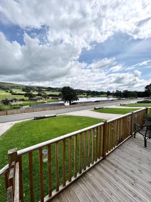 Diddly Squat Lodge With Hot Tub, Pendle View Holiday Park Clitheroe Exterior foto