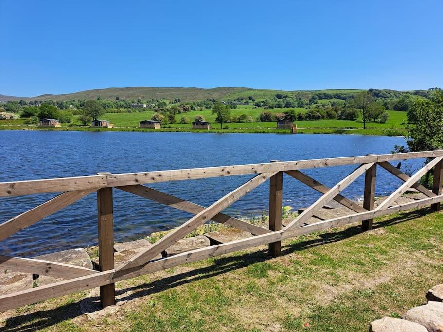 Diddly Squat Lodge With Hot Tub, Pendle View Holiday Park Clitheroe Exterior foto