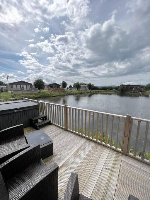 Diddly Squat Lodge With Hot Tub, Pendle View Holiday Park Clitheroe Exterior foto