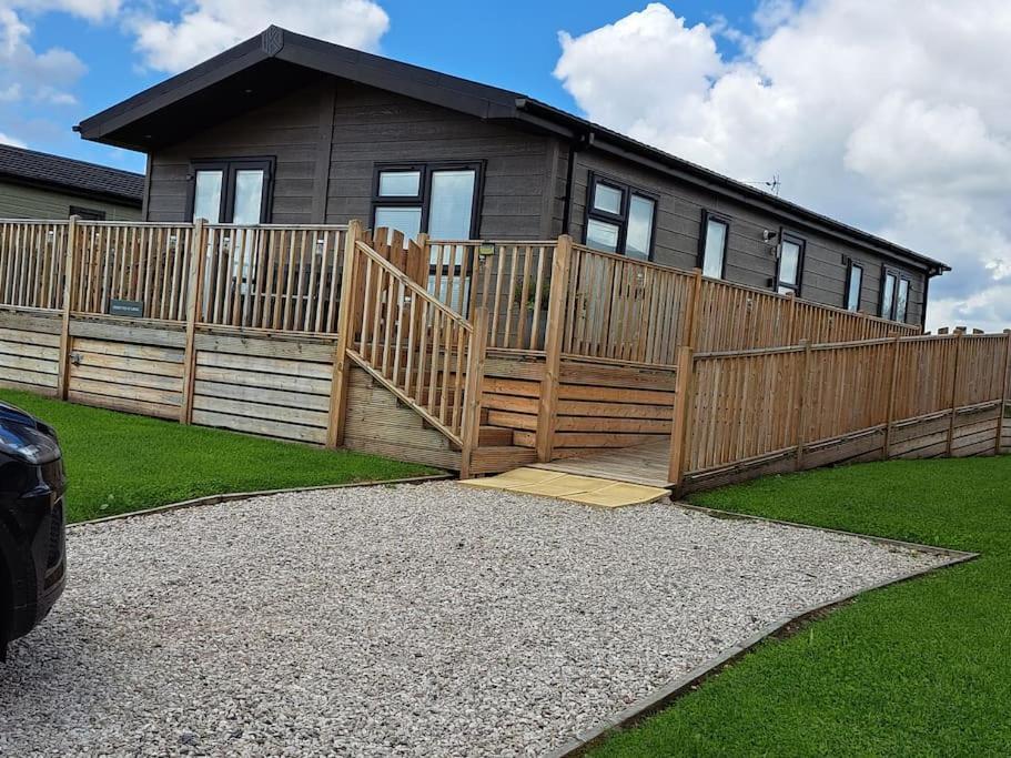 Diddly Squat Lodge With Hot Tub, Pendle View Holiday Park Clitheroe Exterior foto