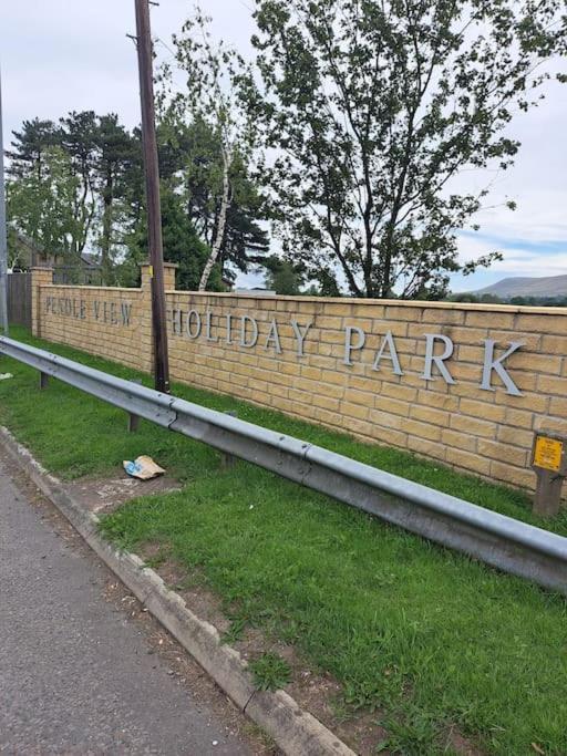 Diddly Squat Lodge With Hot Tub, Pendle View Holiday Park Clitheroe Exterior foto